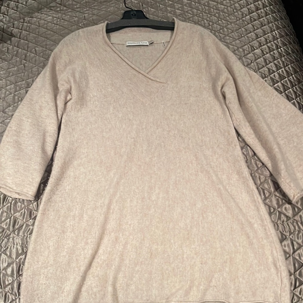 Beyond soft and cozy light cashmere tunic with rollable adjustable sleeves